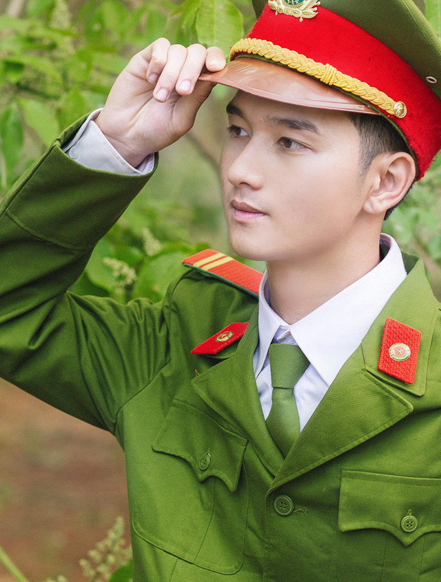 Chàng cảnh sát cơ động đẹp trai được phái nữ truy lùng trên mạng xã hội ảnh 2 Một số hình ảnh của Ngọc Anh