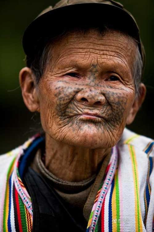 Bộ tộc phụ nữ "xấu như ma" lại thành hoa hậu ảnh 7 Bộ tộc phụ nữ "xấu như ma" lại thành hoa hậu ảnh 7