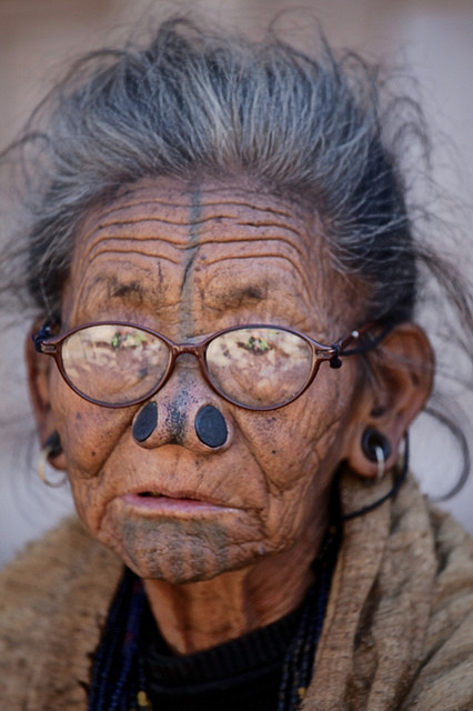 Bộ tộc phụ nữ "xấu như ma" lại thành hoa hậu ảnh 3 Bộ tộc phụ nữ "xấu như ma" lại thành hoa hậu ảnh 3