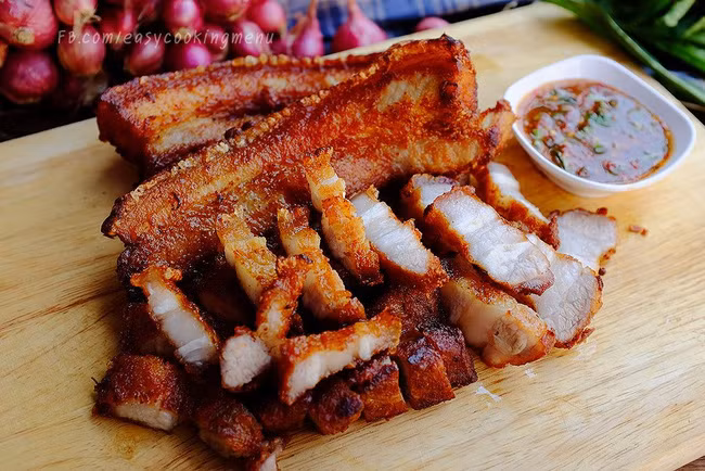 Món thịt chiên nước mắm ngon miệng, đưa cơm ai ăn cũng mê (Ảnh minh họa)