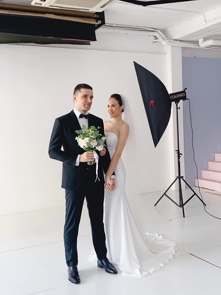 Phương Mai và ông xã người Ba Lan - Marcin Miller trong hậu trường chụp hình cưới. Phương Mai và ông xã người Ba Lan - Marcin Miller trong hậu trường chụp hình cưới.