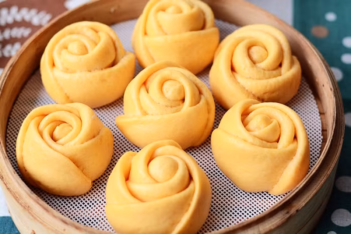 Cách làm bánh bao hoa hồng từ cà rốt thơm mềm hấp dẫn