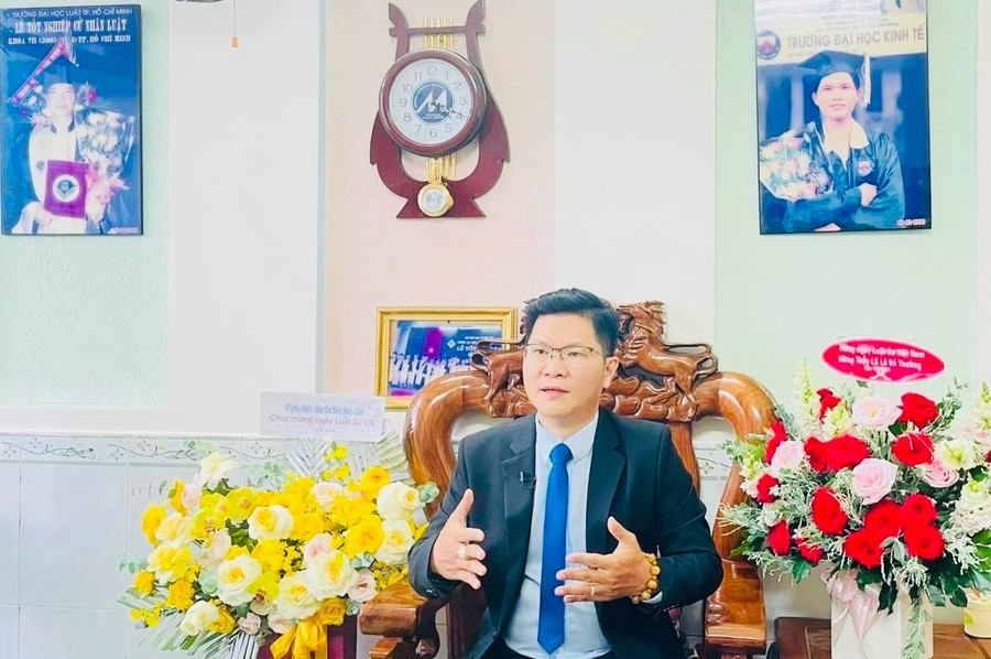 TS Kinh tế - Luật sư Lê Bá Thường, Viện trưởng Viện Nghiên cứu Pháp luật và Văn hóa Doanh nghiệp. TS Kinh tế - Luật sư Lê Bá Thường, Viện trưởng Viện Nghiên cứu Pháp luật và Văn hóa Doanh nghiệp.