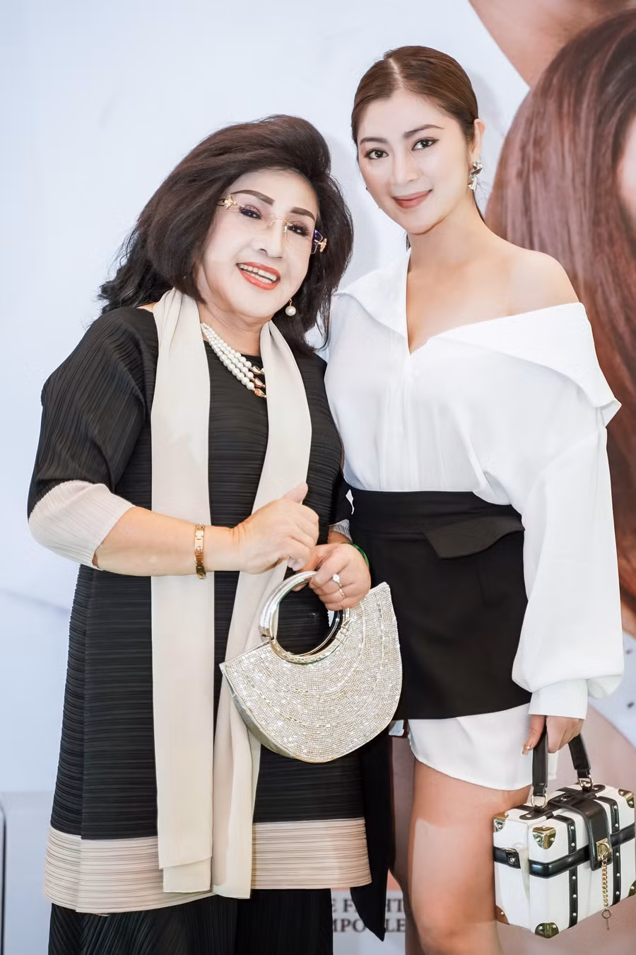 nsnd le thuy gay bat ngo voi nhan sac tre trung o tuoi 71 hinh anh 1