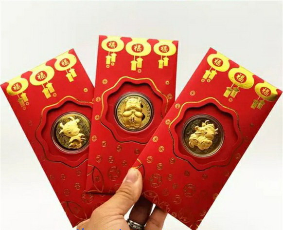 Lì xì linh vật Trâu vàng có giá dao động từ 10.000 - 20.000 đồng hút người mua nhất.