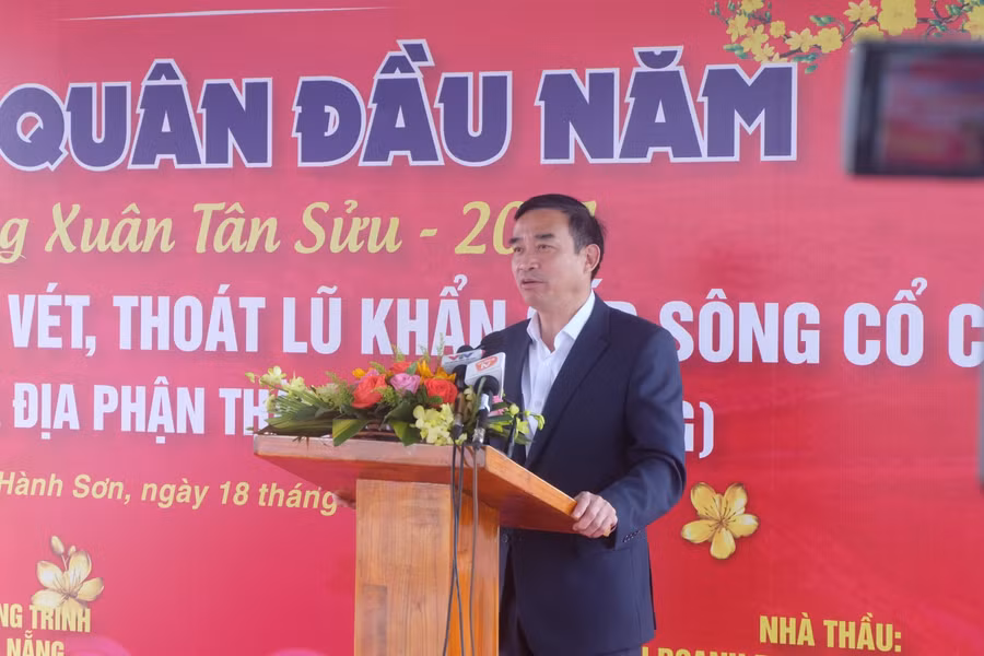 Ông Lê Trung Chinh – Chủ tịch UBND TP Đà Nẵng phát biểu tại Lễ quân đầu năm của Tiểu dự án 1: Nạo vét, thoát lũ khẩn cấp sông Cổ Cò (đoạn qua địa phận quận Ngũ Hành Sơn, TP Đà Nẵng).