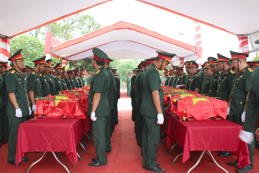 Mùa khô 2023-2024, Đội Quy tập tỉnh Nghệ An đã tìm kiếm, cất bốc được 87 hài cốt liệt sĩ. Mùa khô 2023-2024, Đội Quy tập tỉnh Nghệ An đã tìm kiếm, cất bốc được 87 hài cốt liệt sĩ.