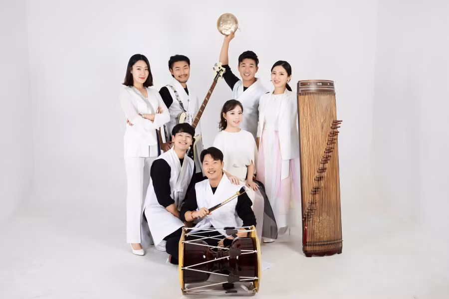 Đoàn âm nhạc truyền thống Gugak E Sang.