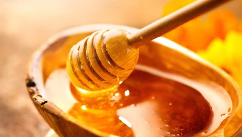 Khi lượng đường trong máu nằm trong phạm vi phù hợp, bạn cũng có thể sử dụng mật ong như một bí quyết ăn uống lành mạnh để tiếp tục kiểm soát lượng đường. (Ảnh: ITN) Khi lượng đường trong máu nằm trong phạm vi phù hợp, bạn cũng có thể sử dụng mật ong như một bí quyết ăn uống lành mạnh để tiếp tục kiểm soát lượng đường. (Ảnh: ITN)