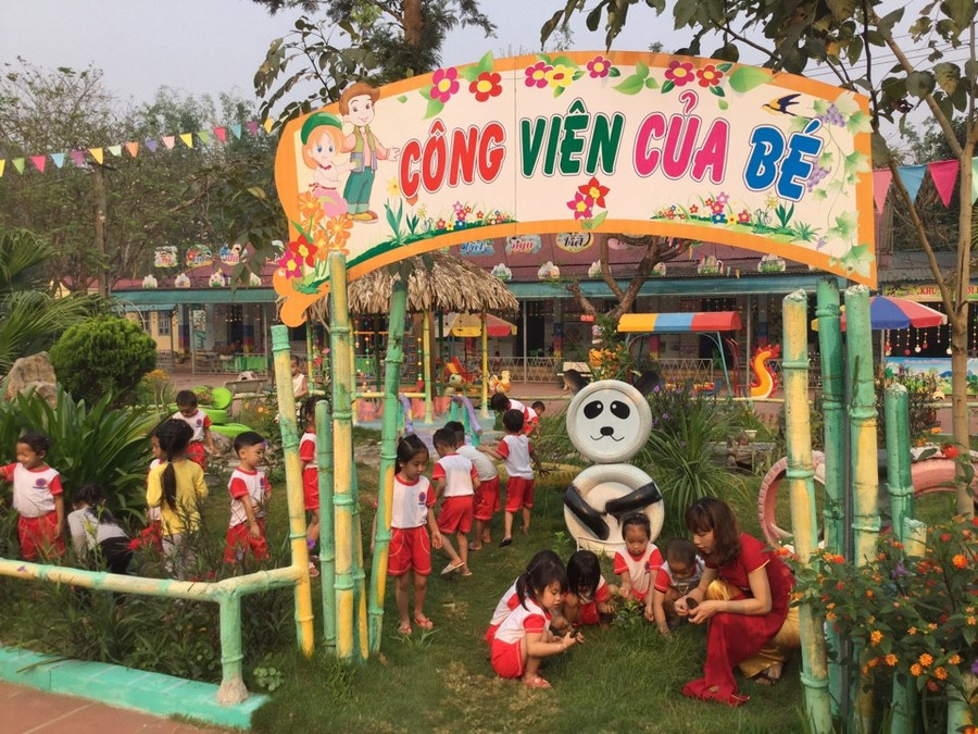 Góc vui chơi tại điểm trường trung tâm. Góc vui chơi tại điểm trường trung tâm.