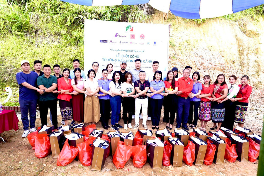 Nhà trường luôn làm tốt công tác xã hội hóa giáo dục để tăng cường cơ sở vật chất. Nhà trường luôn làm tốt công tác xã hội hóa giáo dục để tăng cường cơ sở vật chất.