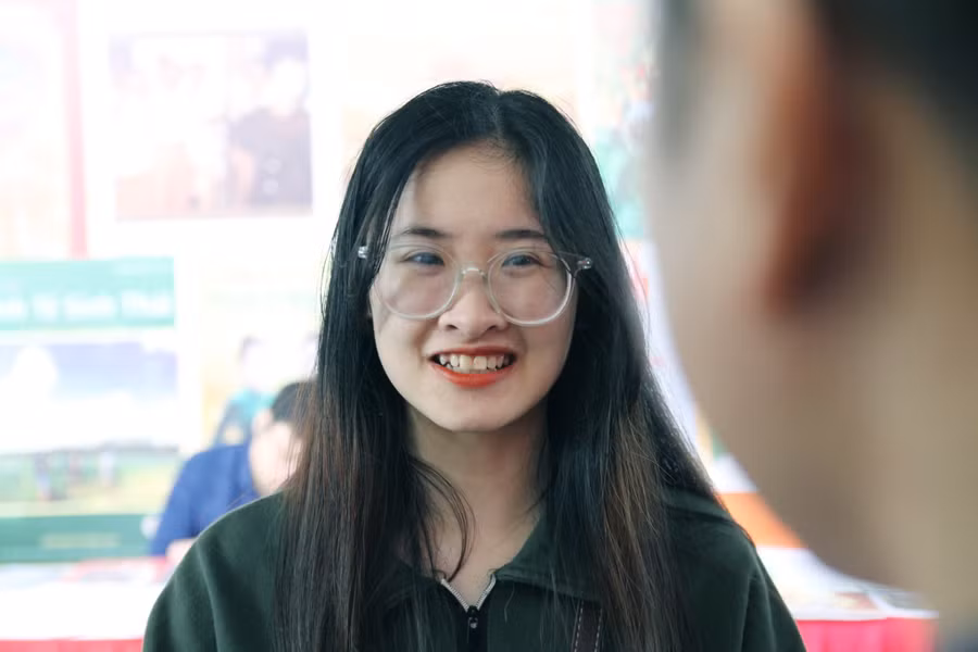 Trương Minh Huyền cảm thấy thích thú và mở mang nhiều kiến thức khi thăm quan các gian trưng bày tại Hội báo toàn quốc 2023.