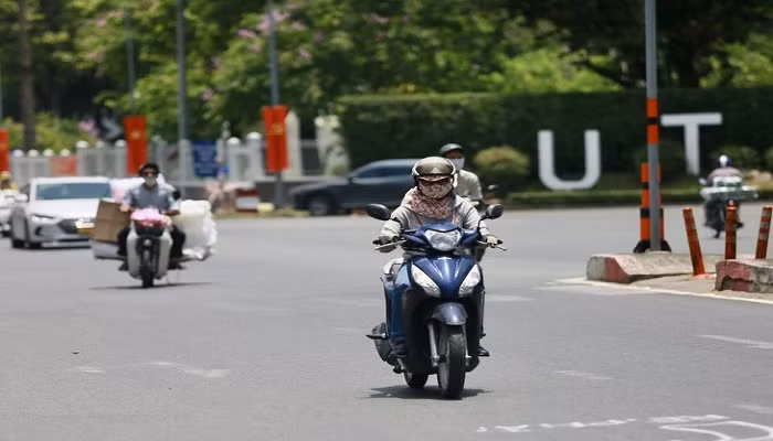 Thời tiết hôm nay Bắc Bộ và Trung Bộ nắng nóng, Nam Bộ chiều tối mưa dông