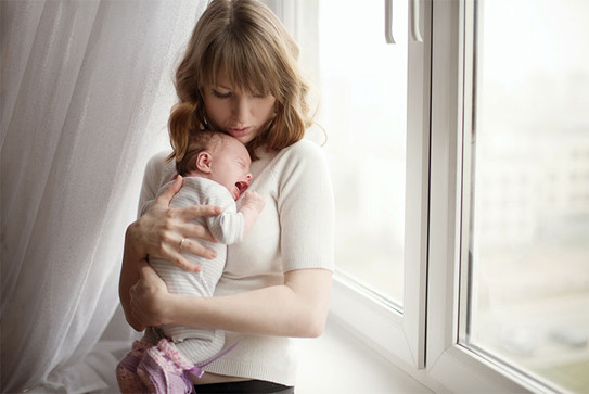 Thấy con mới sinh ngủ mãi, đưa đi khám tôi bị bác sĩ mắng tới tấp vì suýt chút nữa mất con