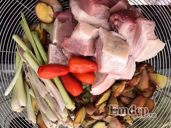 Ca qua kho chuoi xanh thom ngon cho ngay mua