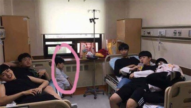 Thân thì thân thật đấy, nhưng lúc ốm đau thì chỉ muốn nghỉ chơi cả đám chúng nó thôi...