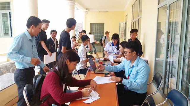Công tác hỗ trợ tân sinh viên làm thẻ sinh viên, đăng ký chỗ ở KTX rất chuyên nghiệp, thoải mái cho các em Công tác hỗ trợ tân sinh viên làm thẻ sinh viên, đăng ký chỗ ở KTX rất chuyên nghiệp, thoải mái cho các em