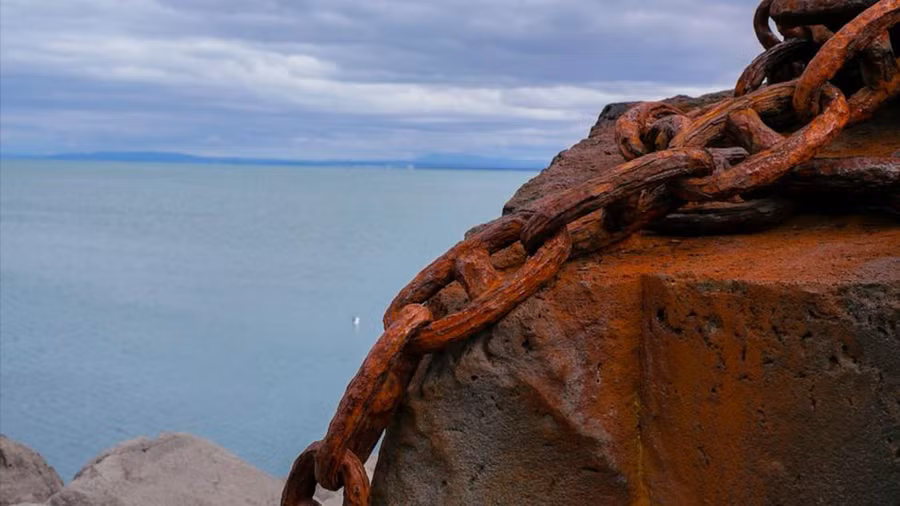 Giải pháp năng lượng mới: Gỉ sét phản ứng với nước mặn tạo nguồn điện