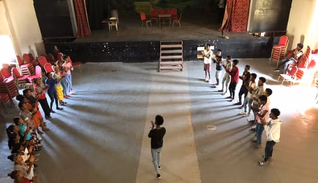 Mâu thuẫn sắc tộc căng thẳng khiến các SV không chấp nhận ở chung ký túc xá