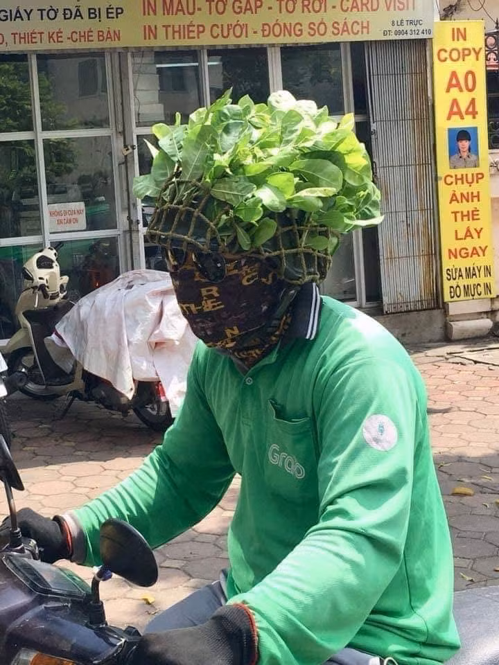 Anh rất yêu môi trường.