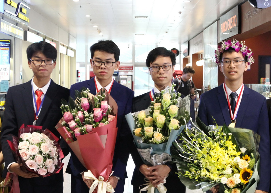 Các chàng trai vàng của đội tuyển Olympic Hóa học quốc tế