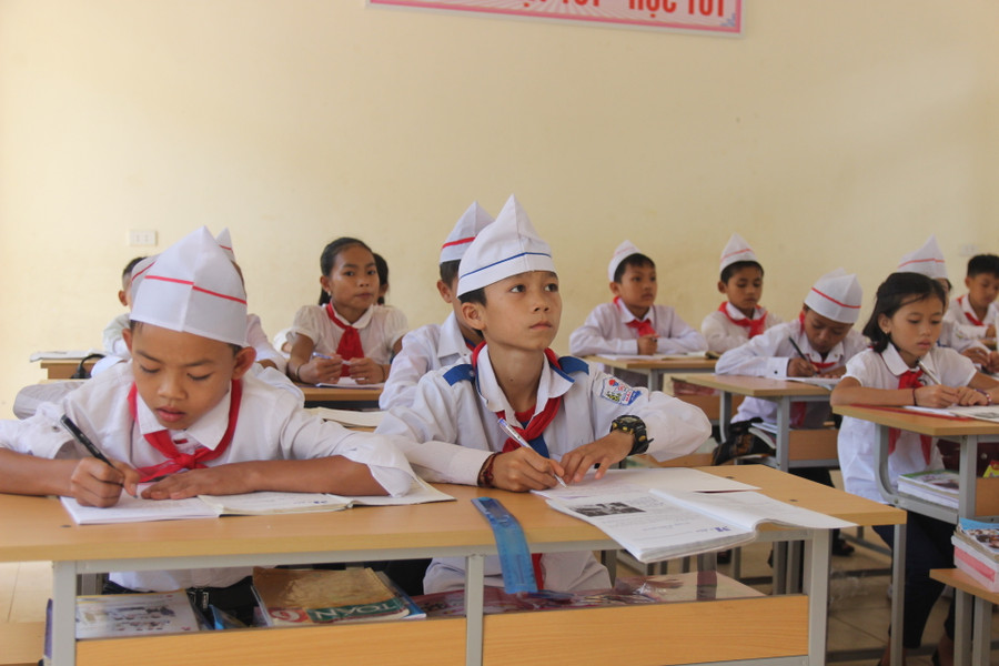 Học sinh Trường THCS DTNT Kỳ Sơn, Nghệ An. Học sinh Trường THCS DTNT Kỳ Sơn, Nghệ An.