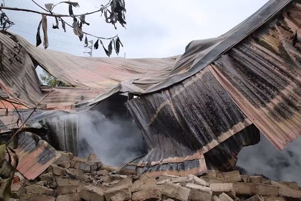 Đại gia phố núi Hà Tĩnh khóc ngất vì kho gỗ hương 17 tỷ cháy thành than