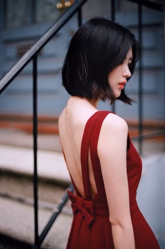 5 tuyệt chiêu diện đồ hở lưng đẹp nuột nà khiến chàng mê mẩn - Ảnh 5.