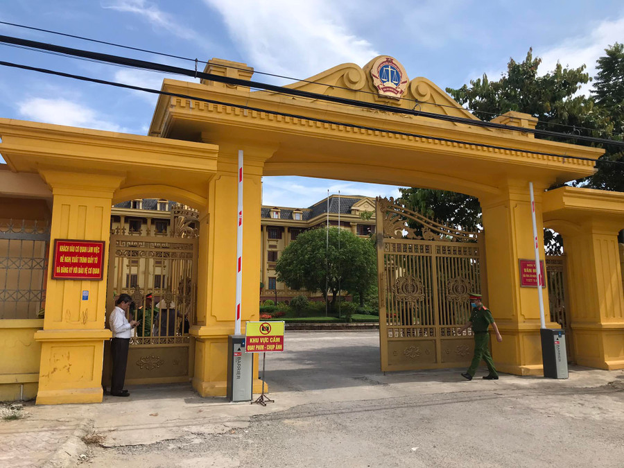 TAND tỉnh Nghệ An đang xét xử phúc thẩm vụ án bà Lê Thị Dung. (Ảnh: HL) TAND tỉnh Nghệ An đang xét xử phúc thẩm vụ án bà Lê Thị Dung. (Ảnh: HL)