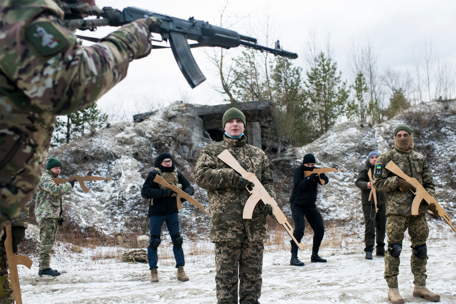 Theo giới truyền thông và quan chức châu Âu, Quân đội Ukraine đã chịu nhiều thiệt hại và đang nỗ lực bổ sung quân số Theo giới truyền thông và quan chức châu Âu, Quân đội Ukraine đã chịu nhiều thiệt hại và đang nỗ lực bổ sung quân số