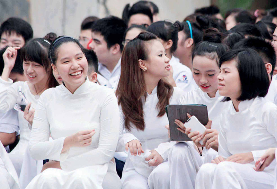 Học sinh Trường THPT Đinh Tiên Hoàng. Ảnh: TG