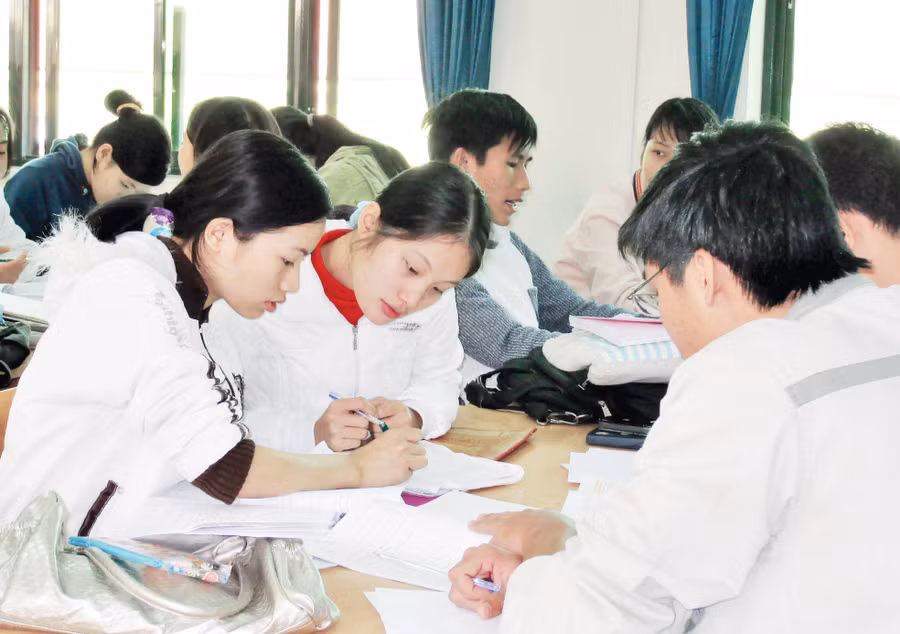 Các cơ sở đào tạo nhân lực vẫn chưa thực sự gắn kết với các doanh nghiệp sử dụng lao động. Ảnh: Bắc Việt