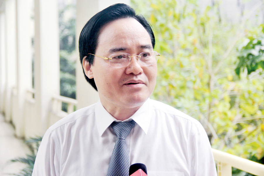 “Trong quá trình tổ chức đào tạo, nghiên cứu và triển khai chính sách cần tạo được động lực, để khi tốt nghiệp, các em được về đúng nơi mà các em có thể phát huy được năng lực, sở trường của mình, nhất là với những SV giỏi. Thực tế, rất nhiều doanh nghiệp kêu thiếu về nhân lực, đặc biệt nhân lực có chất lượng, nhưng kênh thông tin về kết nối giữa nhà trường, doanh nghiệp còn yếu”. Bộ trưởng Phùng Xuân Nhạ