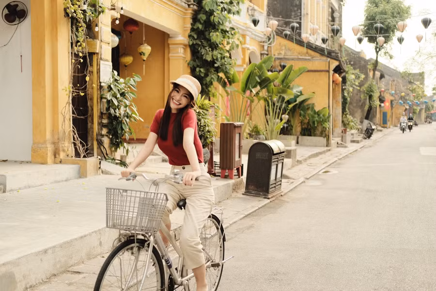 Lona Kiều Loan đẹp rạng ngời trong những thước phim quảng bá du lịch miền Trung ảnh 2