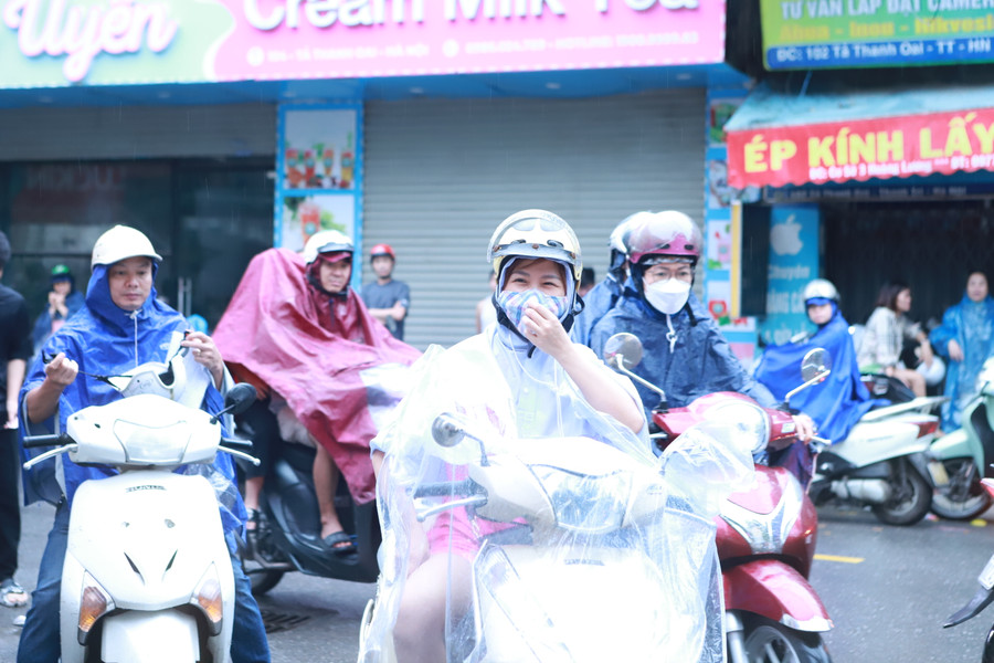 Đây là đợt thi quan trọng, các bậc cha mẹ rất lo lắng cho các con. Đây là đợt thi quan trọng, các bậc cha mẹ rất lo lắng cho các con.