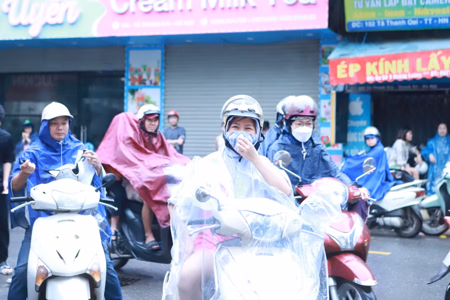 Đây là đợt thi quan trọng, các bậc cha mẹ rất lo lắng cho các con.