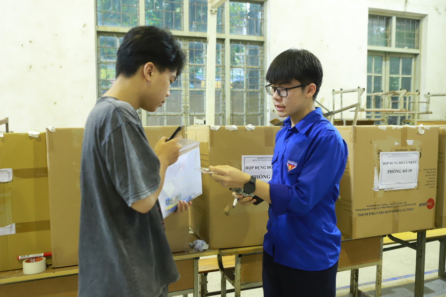 Tại đây có phòng để đồ tư trang của cá nhân thí sinh do các thanh niên tình nguyện đảm trách. Tại đây có phòng để đồ tư trang của cá nhân thí sinh do các thanh niên tình nguyện đảm trách.