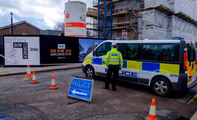 Nhân chứng kể đã nghe thấy tiếng ồn và trông thấy một người phụ nữ bất tỉnh trên vỉa hè