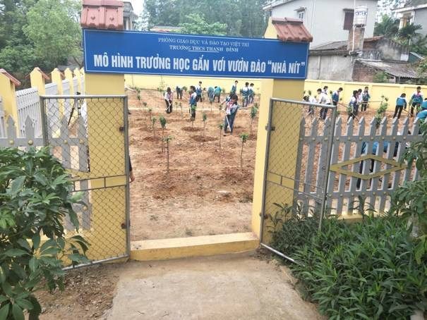 Trường học gắn với mô hình vườn đào “Nhà Nít” Trường học gắn với mô hình vườn đào “Nhà Nít”