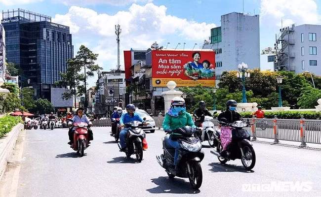 Thời tiết hôm nay 19/6: Bắc Bộ nắng nóng gắt, Nam Bộ ngày nắng, chiều tối mưa