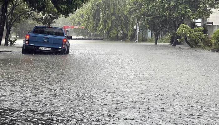 Thời tiết hôm nay 16/6: Bắc Bộ, Nam Bộ có mưa rào, mưa vừa đến mưa to