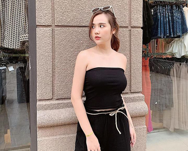 Huyền Lizzie (tên thật Phan Minh Huyền, sinh năm 1990) vào vai Lily - cô nữ sinh chuẩn "con nhà người ta" trong Bộ tứ 10A8. Nhờ lối diễn xuất nhẹ nhàng, tinh tế, hot girl Hà thành nhanh chóng để lại nhiều dấu ấn trong lòng khán giả. Dan dien vien