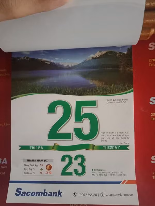 “Người đi châu mộc chiều sương ấy/Có nhớ hồn lau nẻo bến bờ/Có nhớ dáng người trên độc mộc/Trôi dòng nước lũ hoa đong đưa”Phải chăng sẽ là bài thơ Tây Tiến?&nbsp;Ảnh: Nguyễn Thành Chung/Group Trường Người Ta