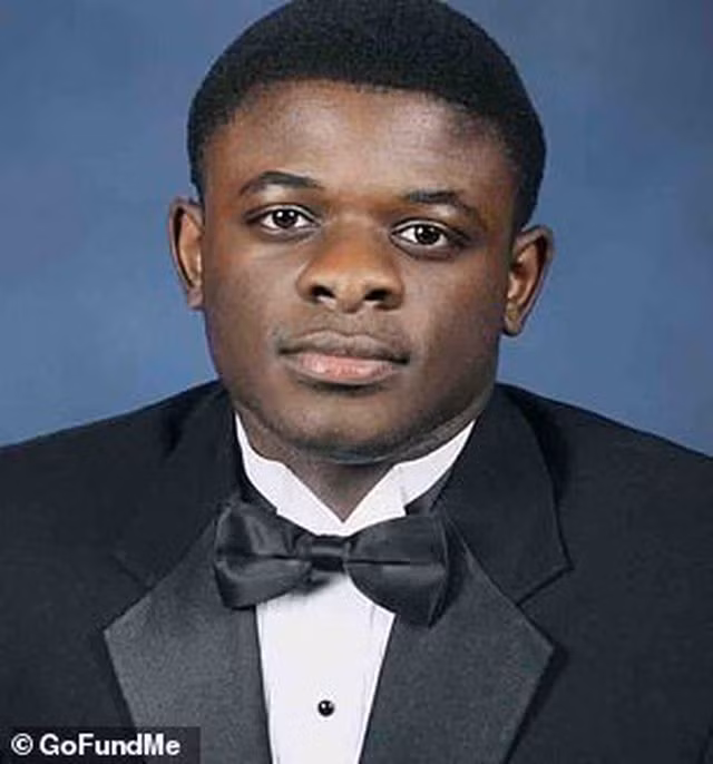 Xúc động hình ảnh người cha thay con trai quá cố nhận bằng tốt nghiệp - 3