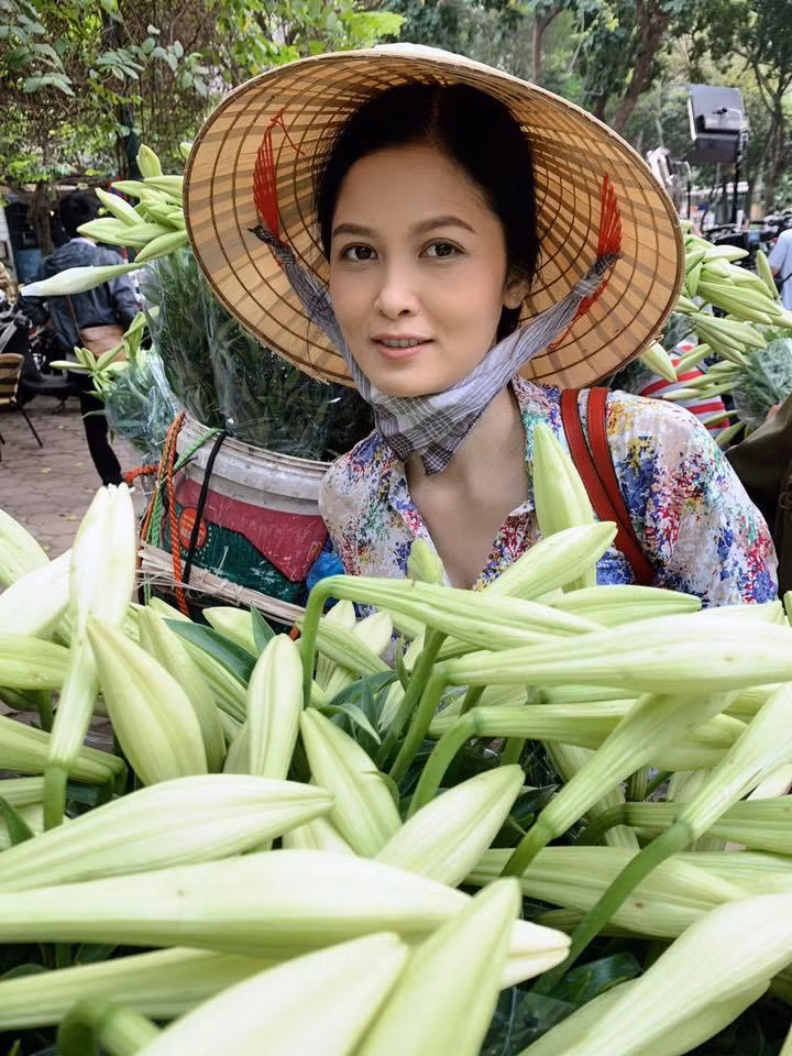 Nhan sắc thật của người phụ nữ làm ông Sơn chao đảo trong Về nhà đi con-9