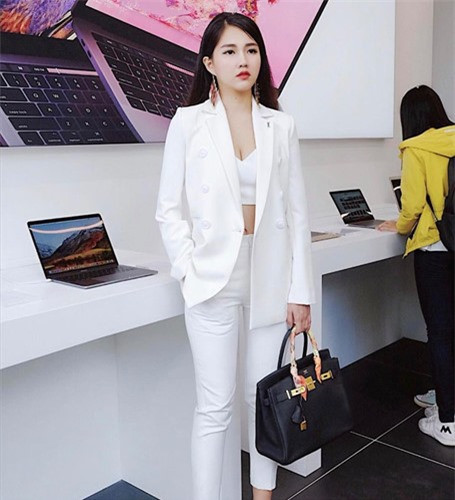 Gia tai sieu xe, hang hieu khien ban be ghen ty cua 