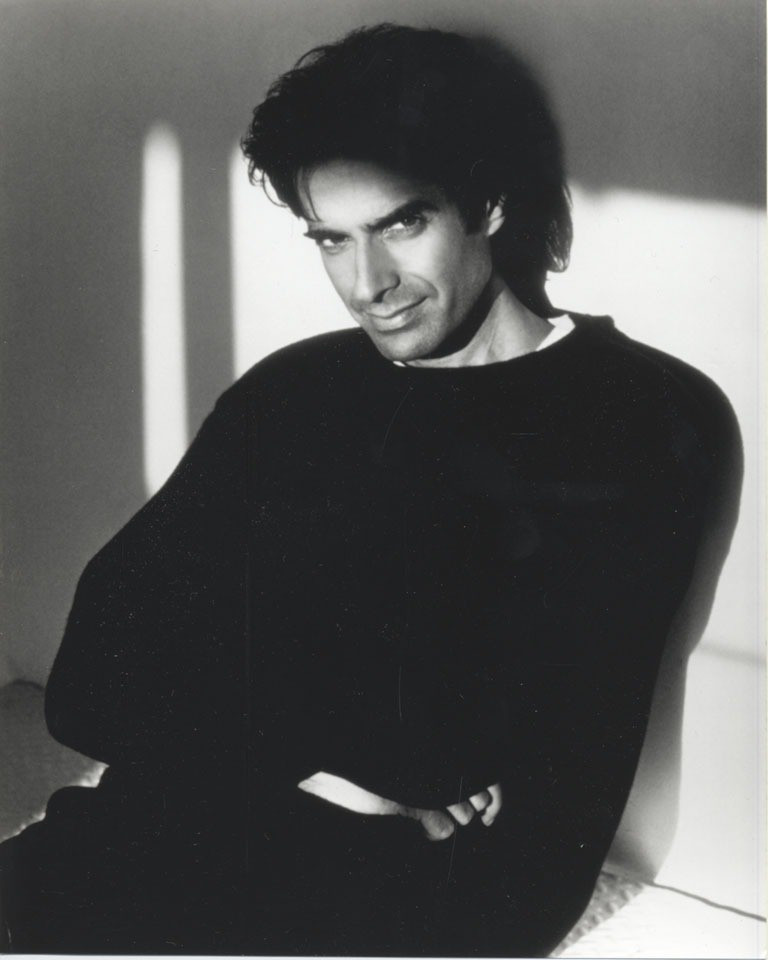 David Copperfield: Cậu bé Do Thái dám cãi lời mẹ theo đuổi đam mê, trở thành ảo thuật gia vĩ đại từng hô biến tượng Nữ thần Tự do - Ảnh 3. David Copperfield: Cậu bé Do Thái dám cãi lời mẹ theo đuổi đam mê, trở thành ảo thuật gia vĩ đại từng hô biến tượng Nữ thần Tự do - Ảnh 3.