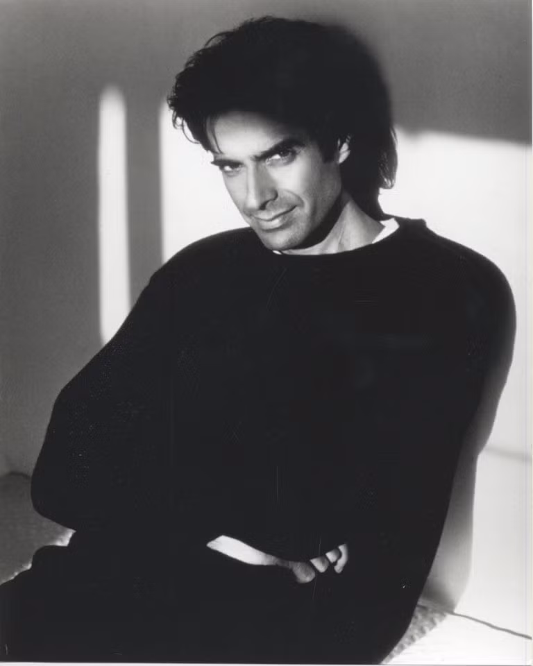 David Copperfield: Cậu bé Do Thái dám cãi lời mẹ theo đuổi đam mê, trở thành ảo thuật gia vĩ đại từng hô biến tượng Nữ thần Tự do - Ảnh 3. David Copperfield: Cậu bé Do Thái dám cãi lời mẹ theo đuổi đam mê, trở thành ảo thuật gia vĩ đại từng hô biến tượng Nữ thần Tự do - Ảnh 3.