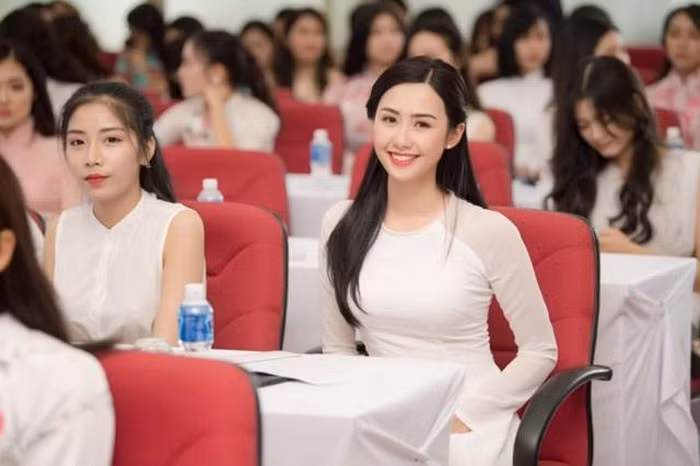 4 cô nàng tiếp viên hàng không nhan sắc “"cực phẩm“ ảnh 17