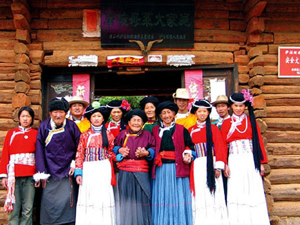 tay-luong-nu-quoc-16 tay-luong-nu-quoc-16